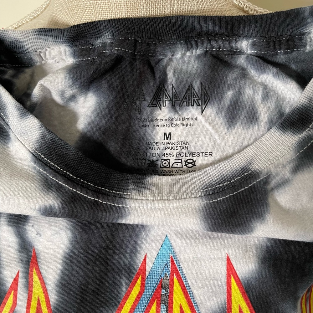 DefLeppard Band Graphic TeeShirt  size M - Picture 9 of 9